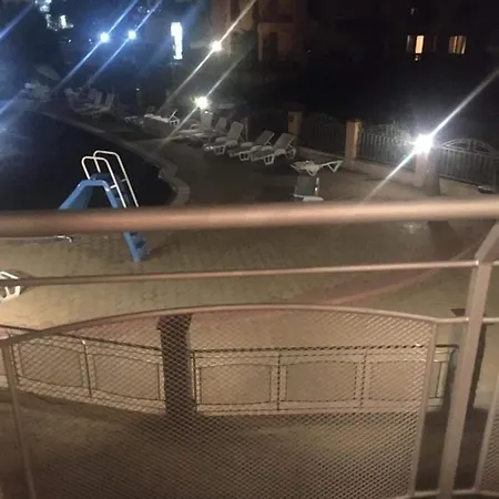 Апартамент В Комплекс Сл.Бряг アパート